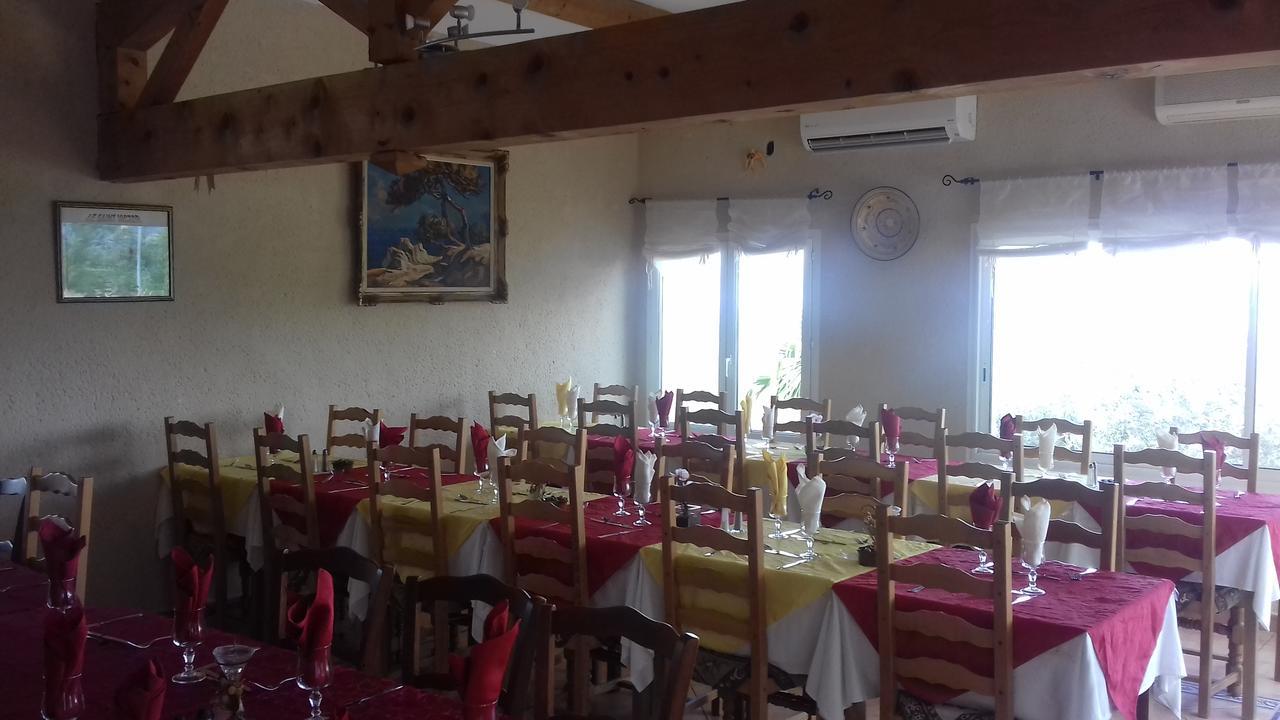 Отель Le Saint Victor Mirabel-aux-Baronnies Экстерьер фото