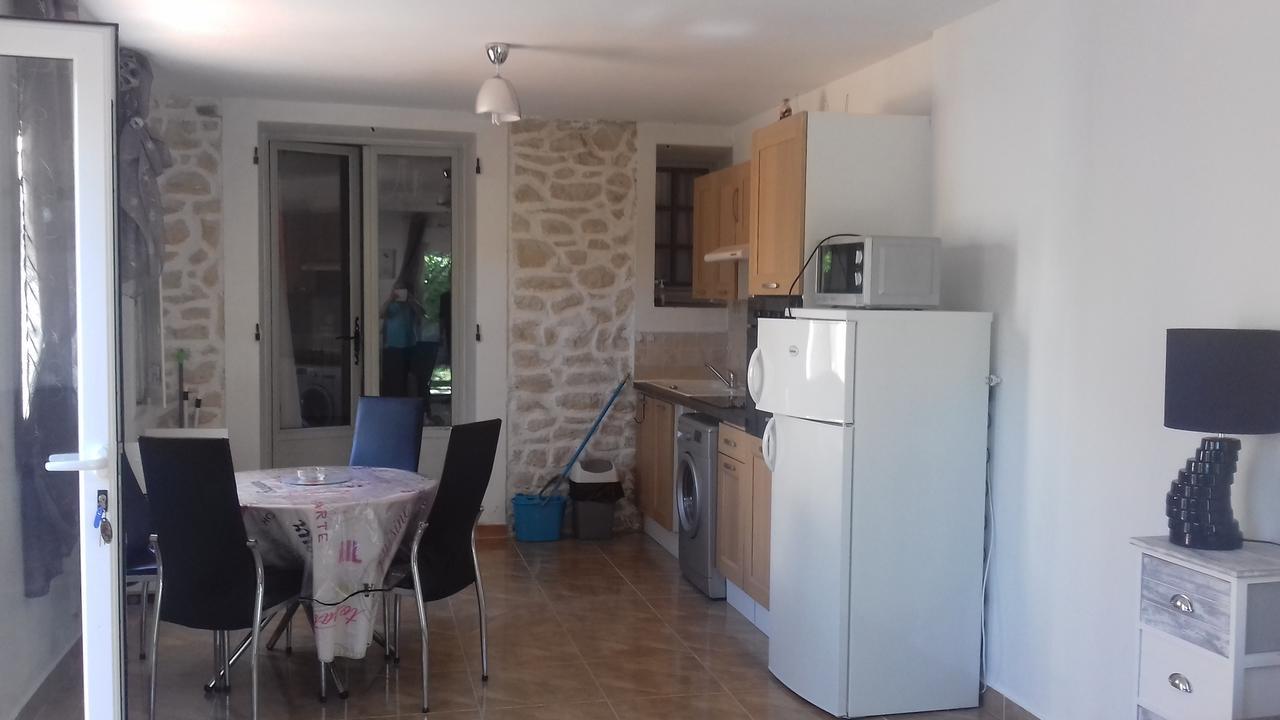 Отель Le Saint Victor Mirabel-aux-Baronnies Экстерьер фото